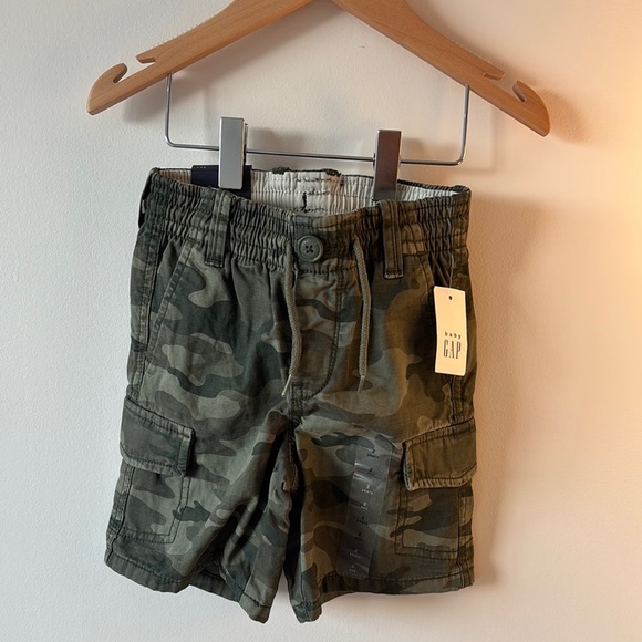 GAP Kids Camo Cargo Shorts - Picture 1 of 2